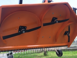 sichelmäher mit 3 horizontal angelegten messern 180cm mod dm 180