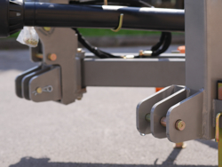 mittelschwerer böschungsmulcher mit eingebauten freilauf deleks