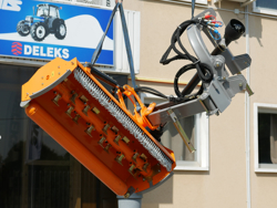 mittelschwerer böschungsmulcher mit eingebauten freilauf deleks