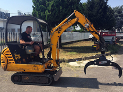 holzzange holzgreifer mit rotator für kräne und mini bagger von 1 5 bis 2 5t mod dk 10 gr 10