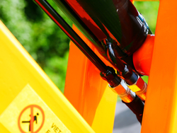 erdbohrer mit hydraulischen zylinderarm für traktoren mod l 50h