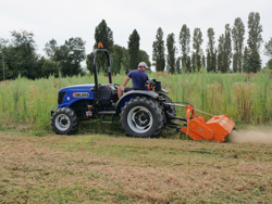 mittelschwerer mulcher mit seitenverstellung für alle mittleren traktoren mit reifen oder gleisketten mod tigre 200