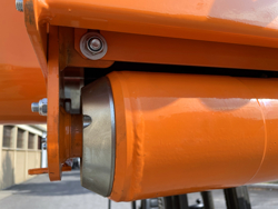 mittelschwerer mulcher mit hydraulische seitenverstellung für alle mittleren traktoren mit reifen oder gleisketten mod grizzly 220