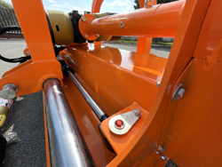 mittelschwerer mulcher mit hydraulische seitenverstellung für alle mittleren traktoren mit reifen oder gleisketten mod grizzly 160