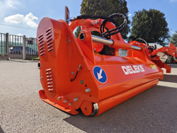 mittelschwerer mulcher mit hydraulische seitenverstellung für alle mittleren traktoren mit reifen oder gleisketten mod cervo 180