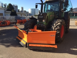snowplow with 3 point linkage for tractor lnv 220 c