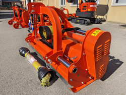 adjustable sideshift mower for tractors shredder mulcher cervo 160