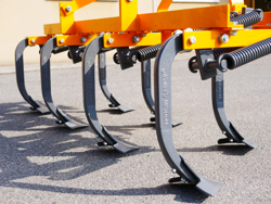 cultivator met 7 vleugelscharen ganzenvoeten mod. de 140 7 v