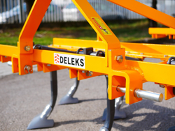 cultivator met 7 vleugelscharen ganzenvoeten 165 cm breed mod. de 165 7 v