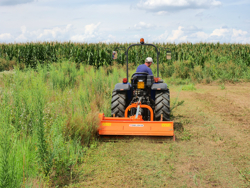 middelzware klepelmaaier zijdelings verschuifbaar voor alle middelzware tractoren met banden of rupsbanden mod. tigre 180