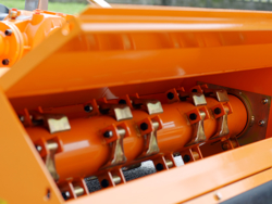 middelzware klepelmaaier zijdelings verschuifbaar voor alle middelzware tractoren met banden of rupsbanden mod. tigre 180