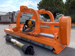 middelzware klepelmaaier met front en achteraanbouw en hydraulische zijdelingse verschuiving voor middelzware tractoren mod grizzly 200