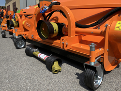 klepelmaaier met opvangbak voor sportvelden of wijngaarden