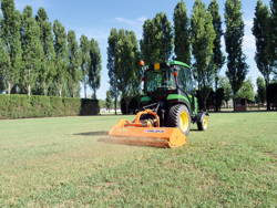 klepelmaaier met hydraulische zijdelingse verschuiving voor middelzware tractoren