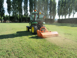 klepelmaaier met hydraulische zijdelingse verschuiving voor middelzware tractoren