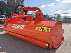 middelzware klepelmaaier met front en achteraanbouw en hydraulische zijdelingse verschuiving voor middelzware tractoren mod cervo 180