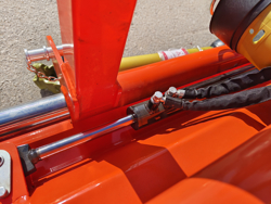 middelzware klepelmaaier met front en achteraanbouw en hydraulische zijdelingse verschuiving voor middelzware tractoren mod cervo 200