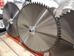 hydraulische snoeizaag met 3 zaagbladen cutter3