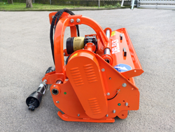 middelzware klepelmaaier met front en achteraanbouw en hydraulische zijdelingse verschuiving voor middelzware tractoren mod cervo 180