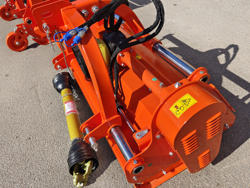 middelzware klepelmaaier met front en achteraanbouw en hydraulische zijdelingse verschuiving voor middelzware tractoren mod cervo 180