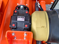 middelzware klepelmaaier met front en achteraanbouw en hydraulische zijdelingse verschuiving voor middelzware tractoren mod cervo 200