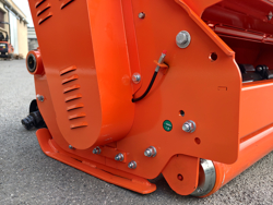 middelzware klepelmaaier met front en achteraanbouw en hydraulische zijdelingse verschuiving voor middelzware tractoren mod cervo 200