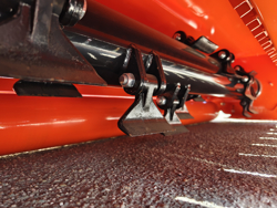 middelzware klepelmaaier met front en achteraanbouw en hydraulische zijdelingse verschuiving voor alle middelzware tractoren met banden of rupskettingen